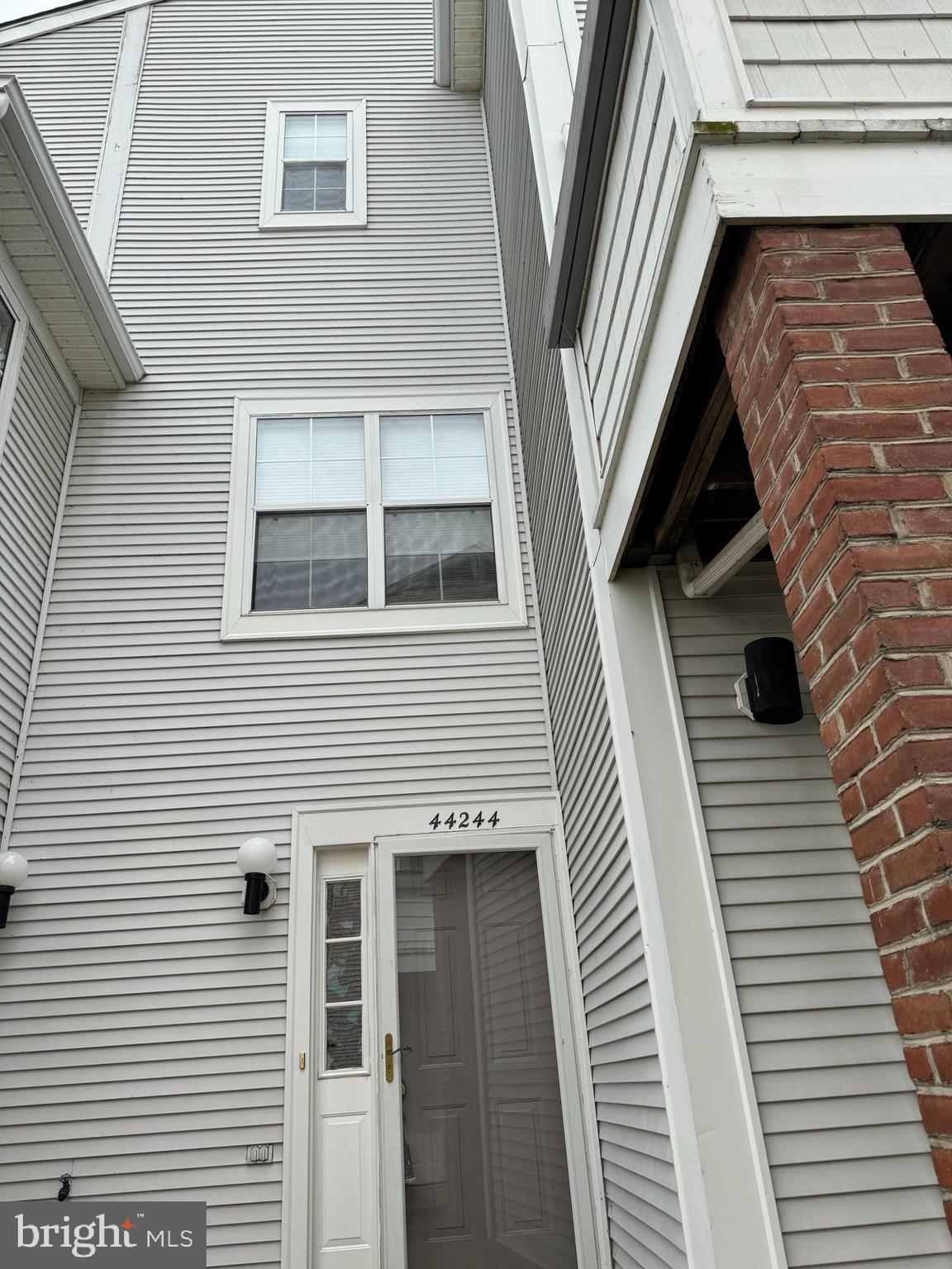 ASHBURN VILLAGE - Residential Lease