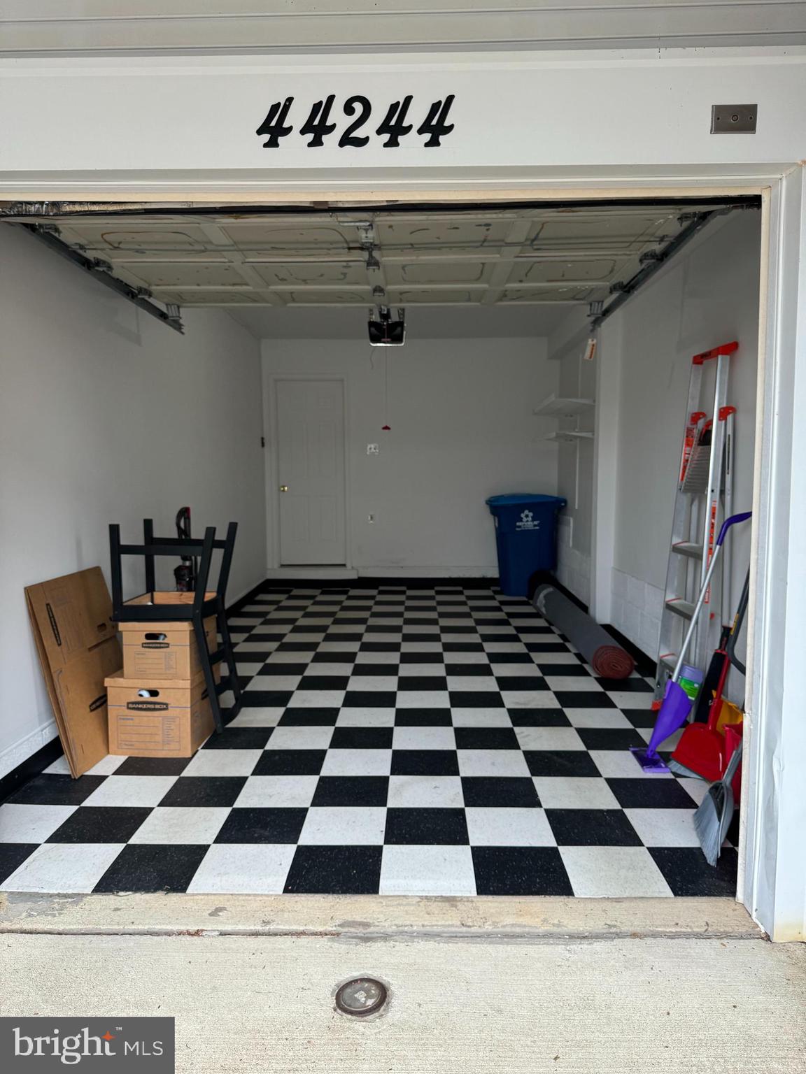 ASHBURN VILLAGE - Residential Lease