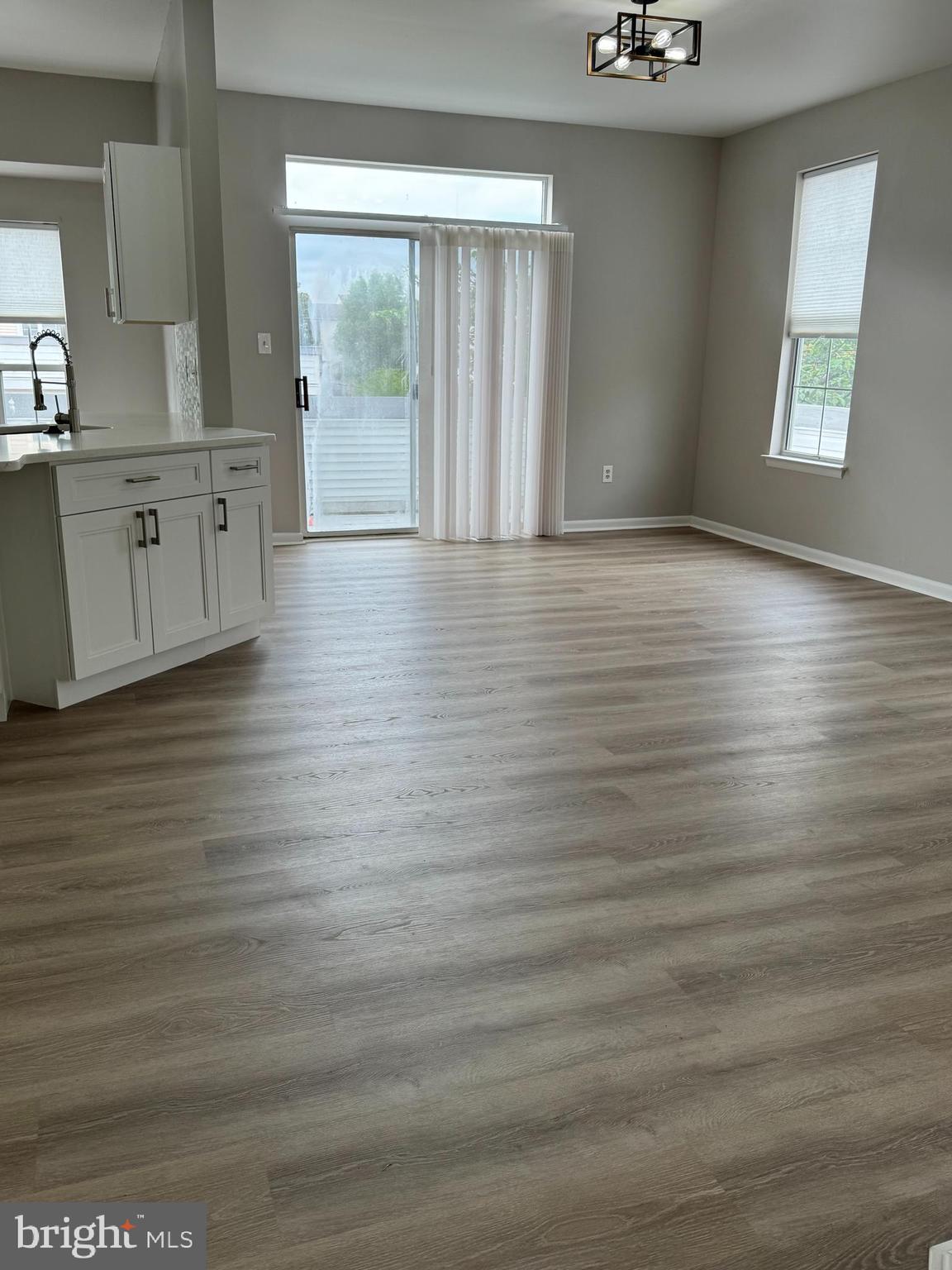 ASHBURN VILLAGE - Residential Lease