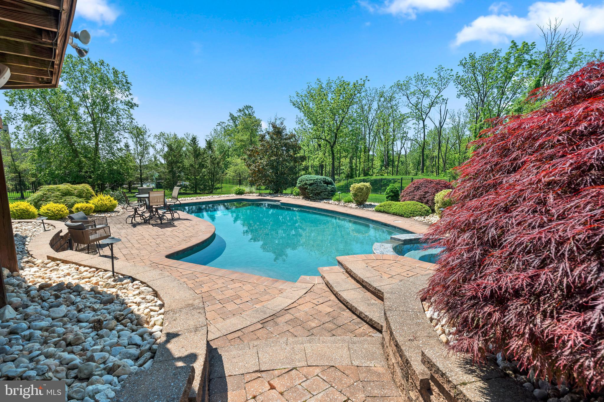 HILLTOWN - Residential