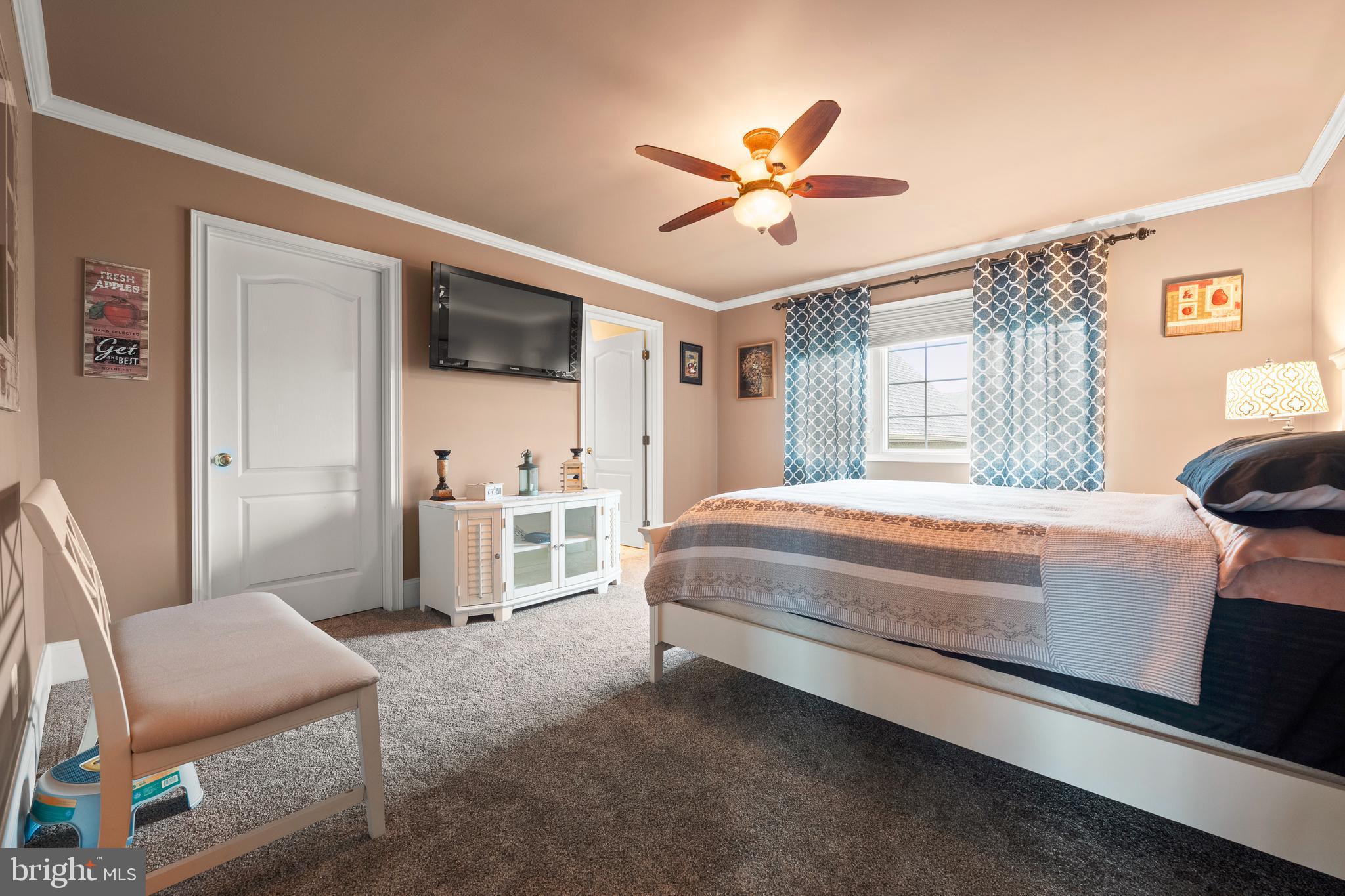 HILLTOWN - Residential