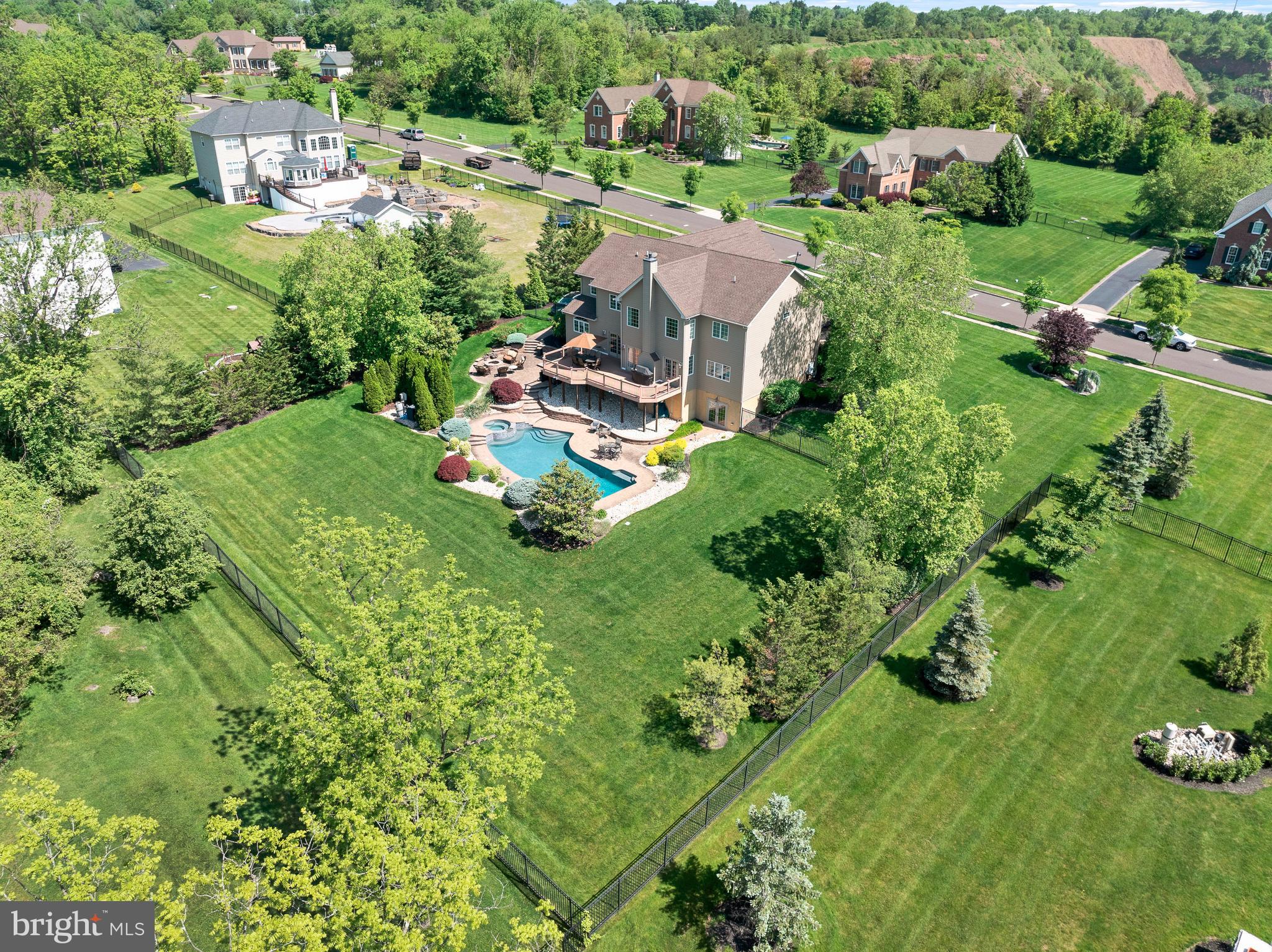 HILLTOWN - Residential