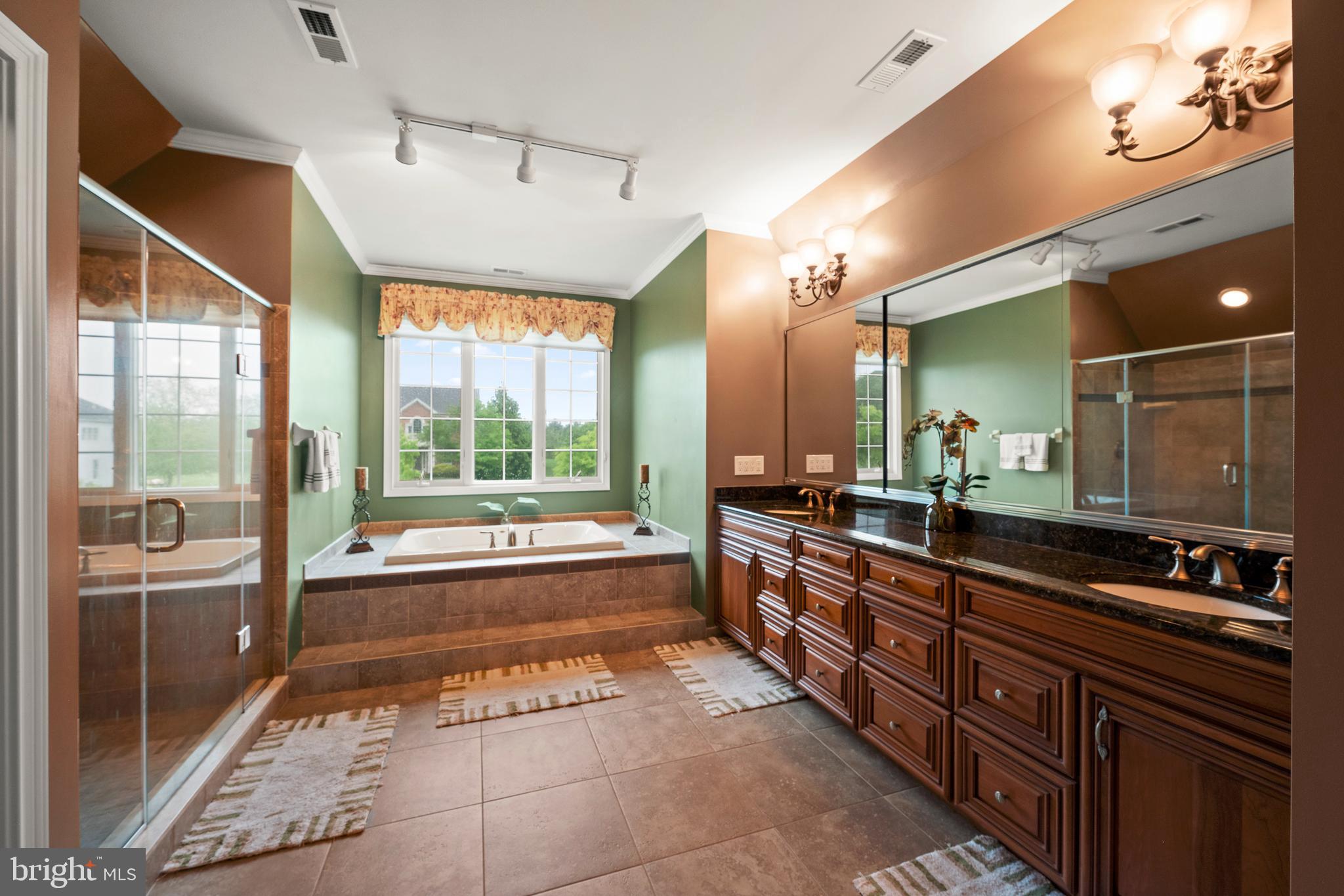 HILLTOWN - Residential