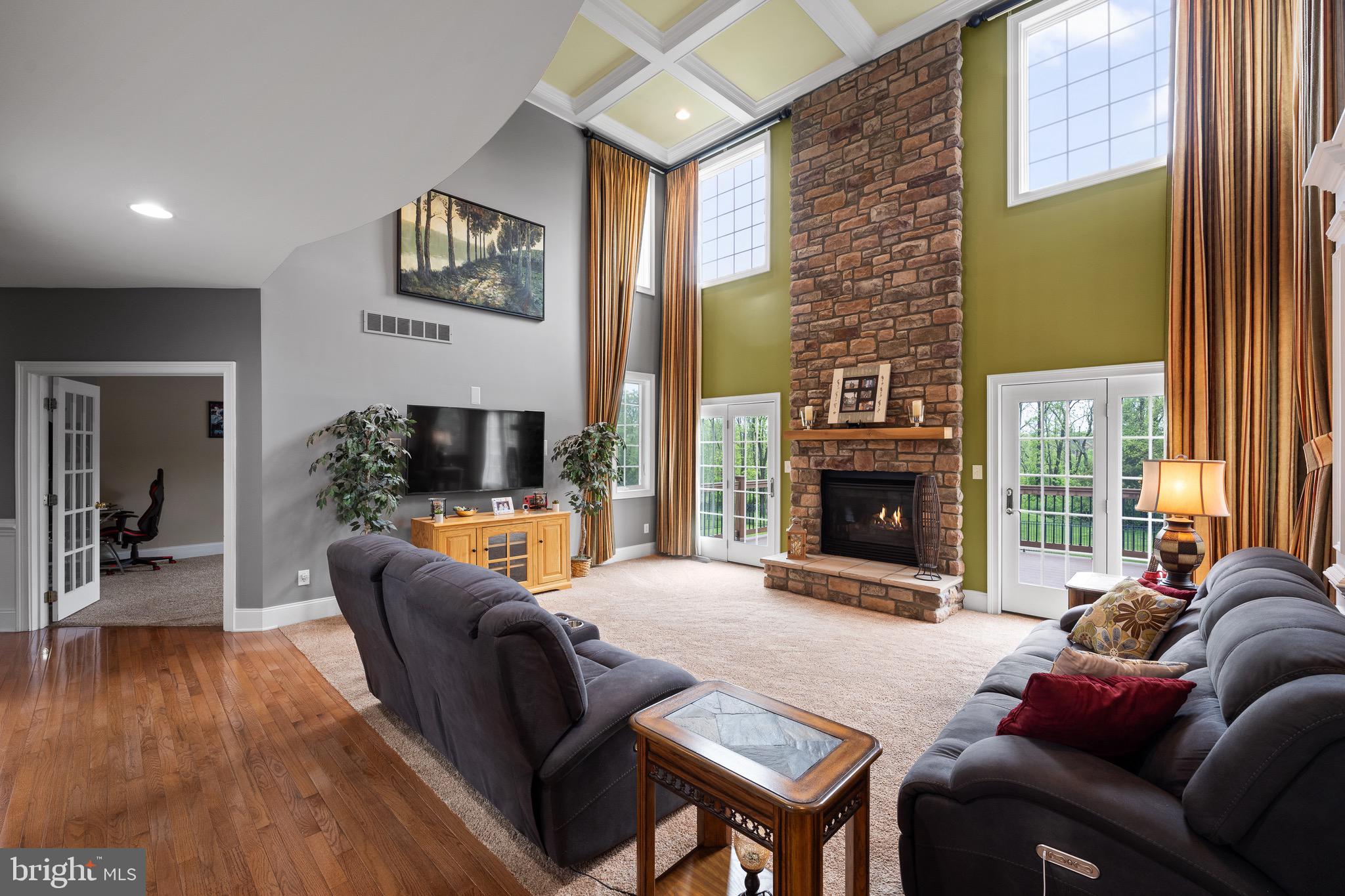 HILLTOWN - Residential