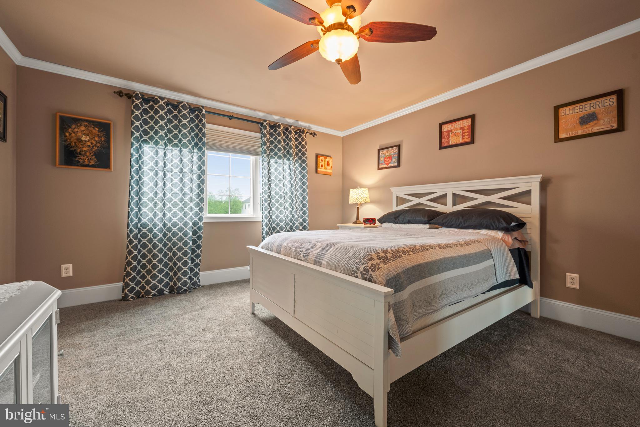 HILLTOWN - Residential