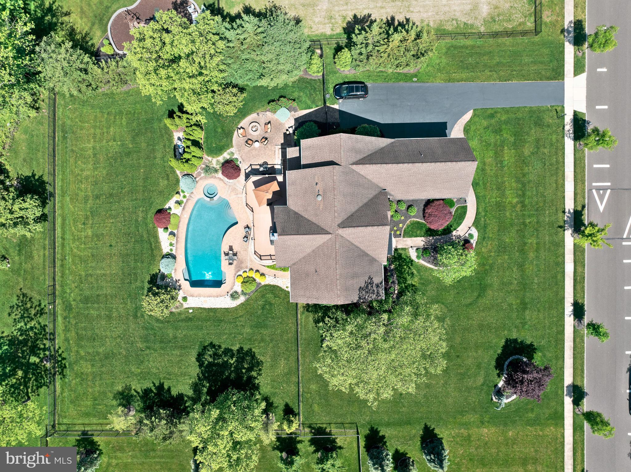 HILLTOWN - Residential