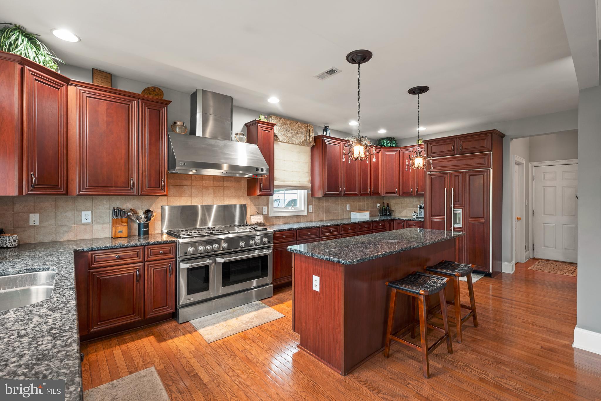 HILLTOWN - Residential