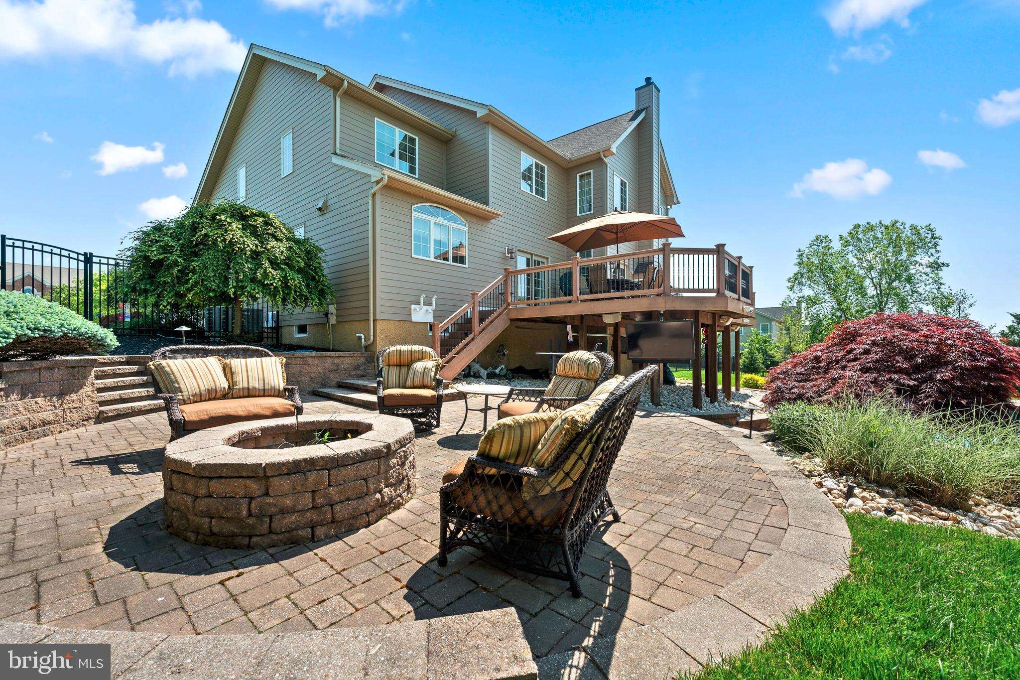 HILLTOWN - Residential