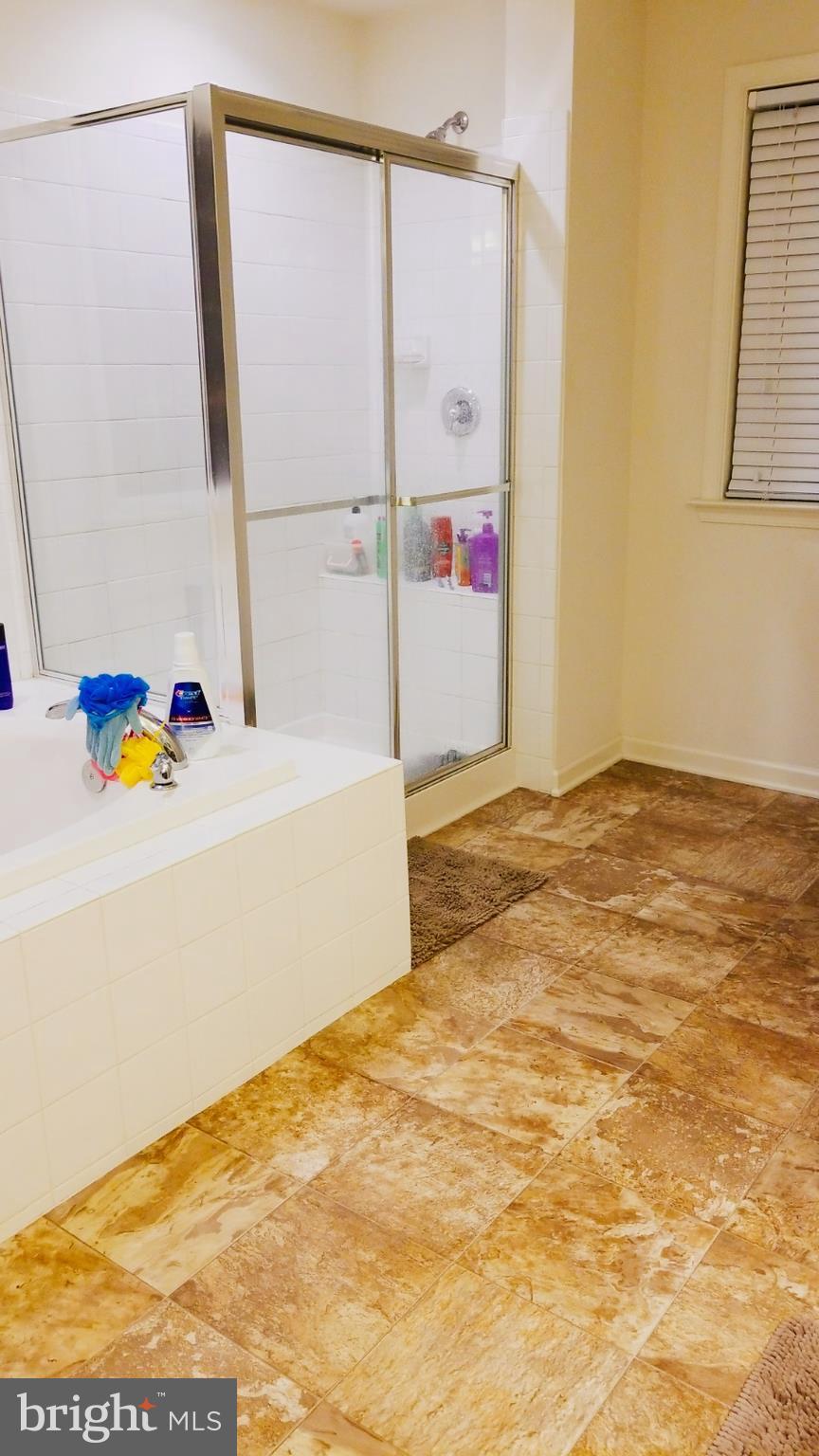 LAKELAND PLACE - Residential Lease