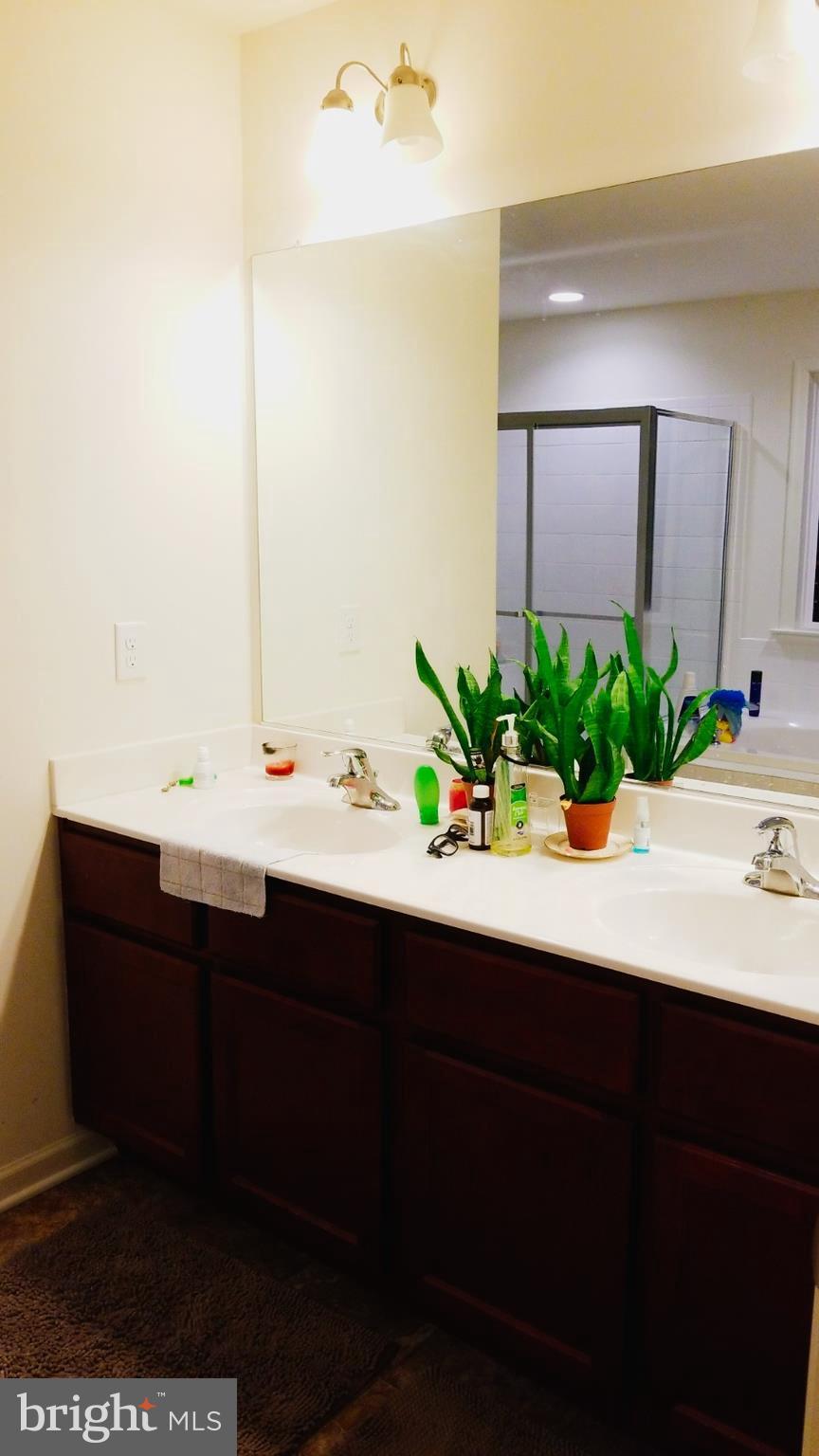 LAKELAND PLACE - Residential Lease