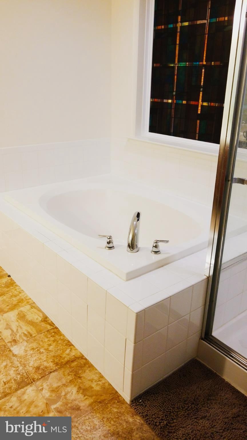 LAKELAND PLACE - Residential Lease