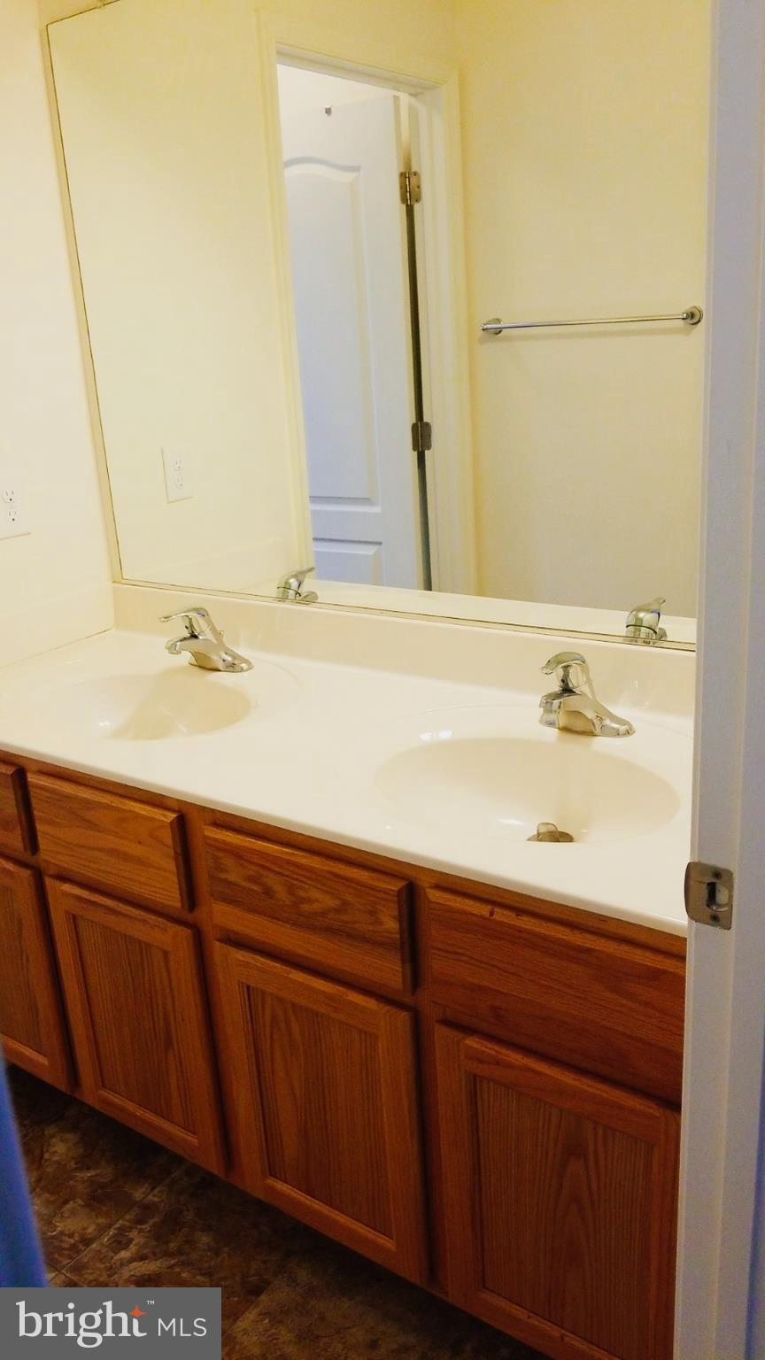 LAKELAND PLACE - Residential Lease