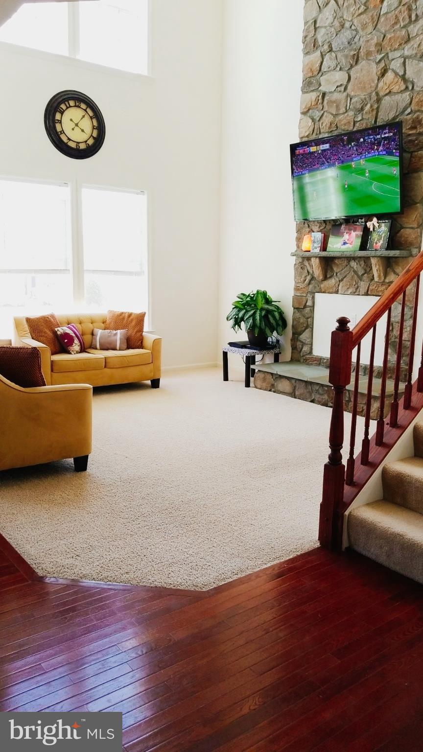 LAKELAND PLACE - Residential Lease