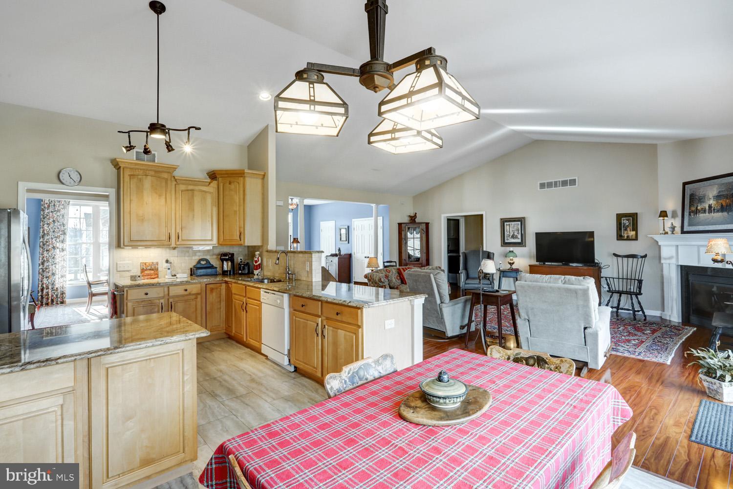 GOVERNORS POINTE - Residential