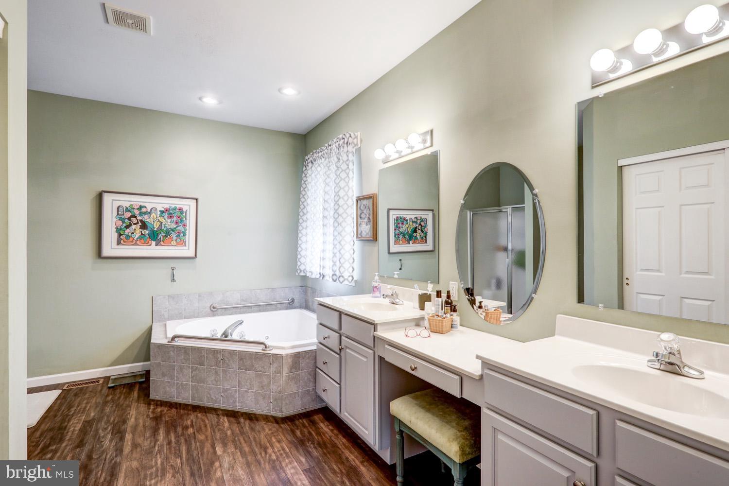 GOVERNORS POINTE - Residential