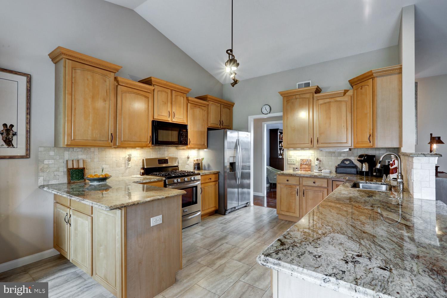 GOVERNORS POINTE - Residential