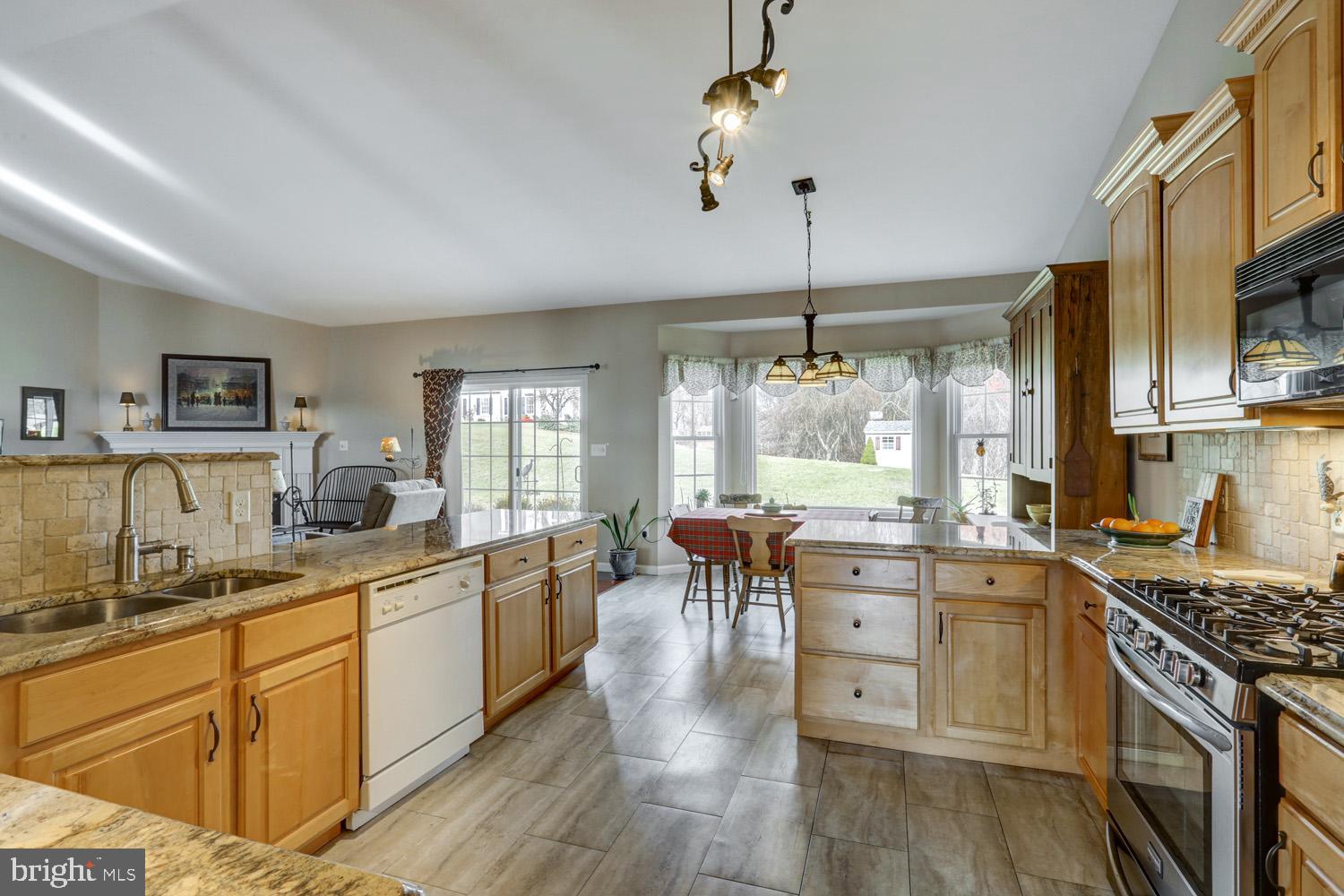 GOVERNORS POINTE - Residential