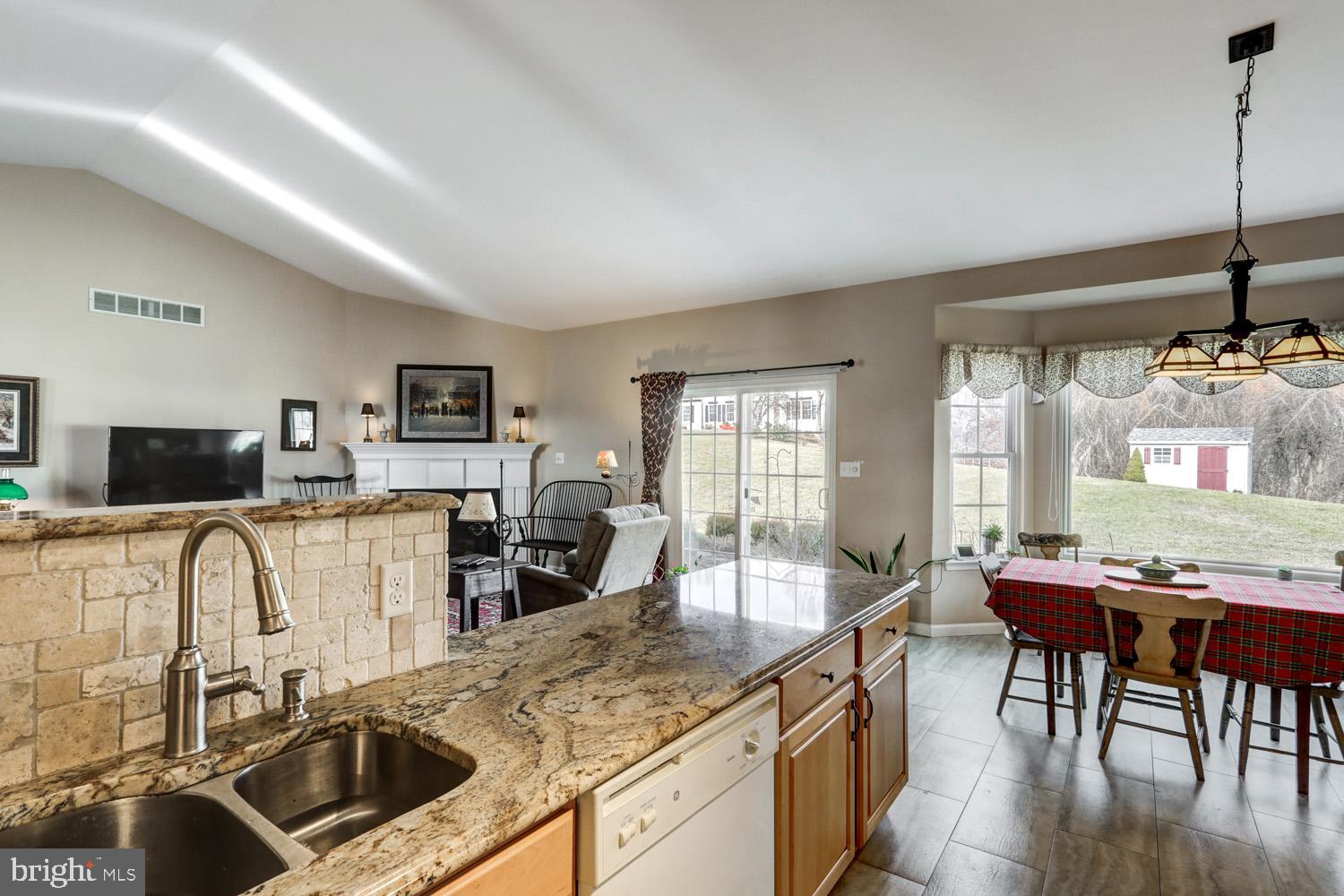 GOVERNORS POINTE - Residential