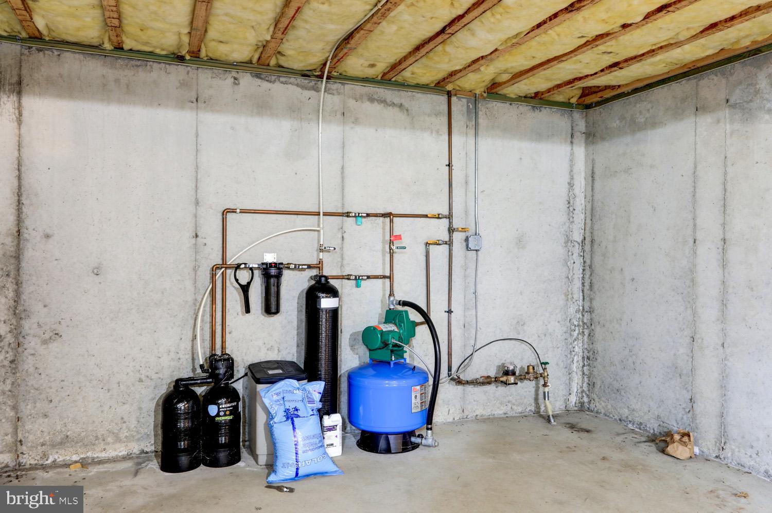 GOVERNORS POINTE - Residential