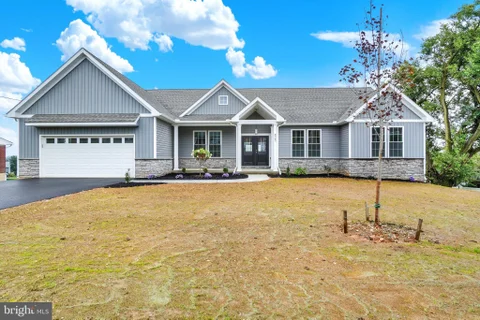 11 W Crestlyn Drive, York, PA 17402 - #: PAYK2112216