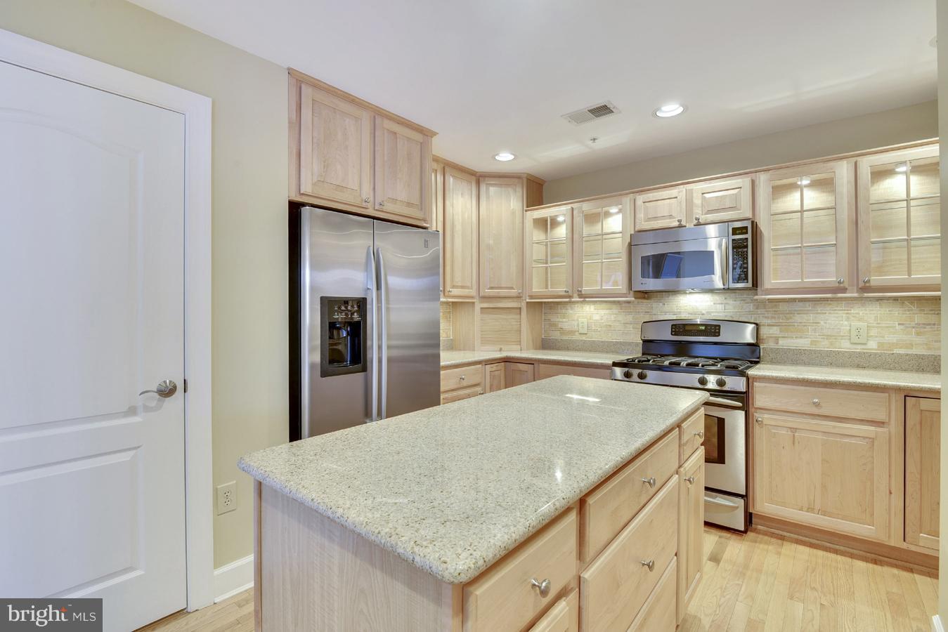 BROADWAY CONDOMINIUM - Residential Lease