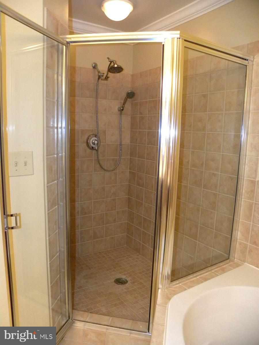 BROADWAY CONDOMINIUM - Residential Lease