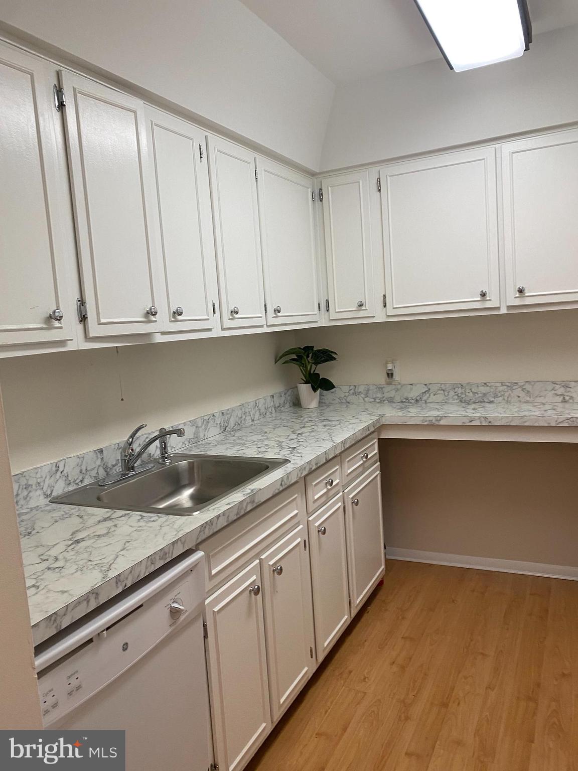 GREENE COUNTRIE - Residential Lease