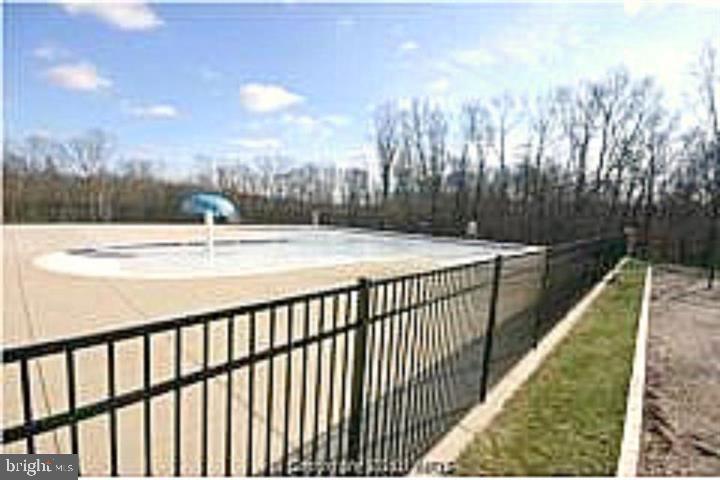 VILLAGES OF DORCHESTER - Residential