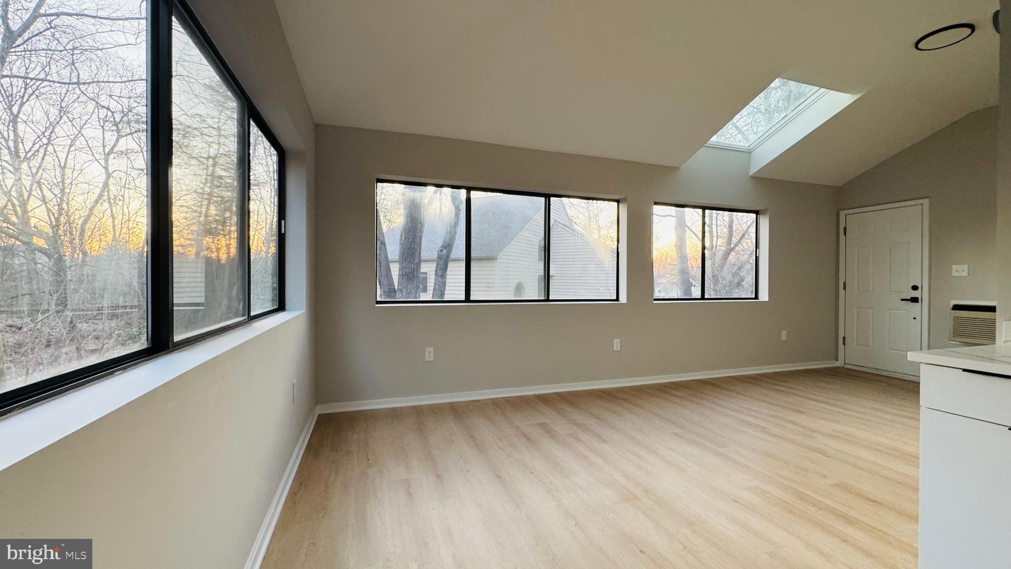 RESTON - Residential