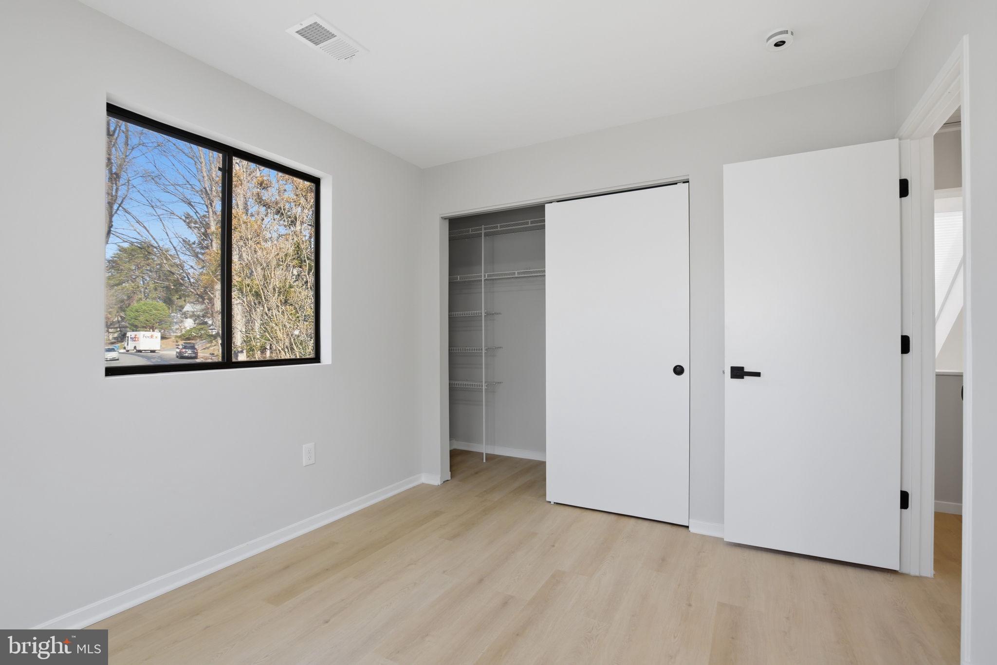 RESTON - Residential