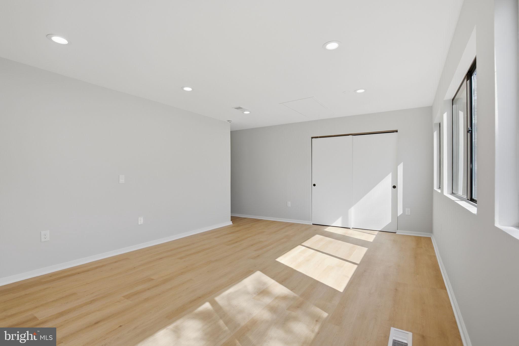 RESTON - Residential