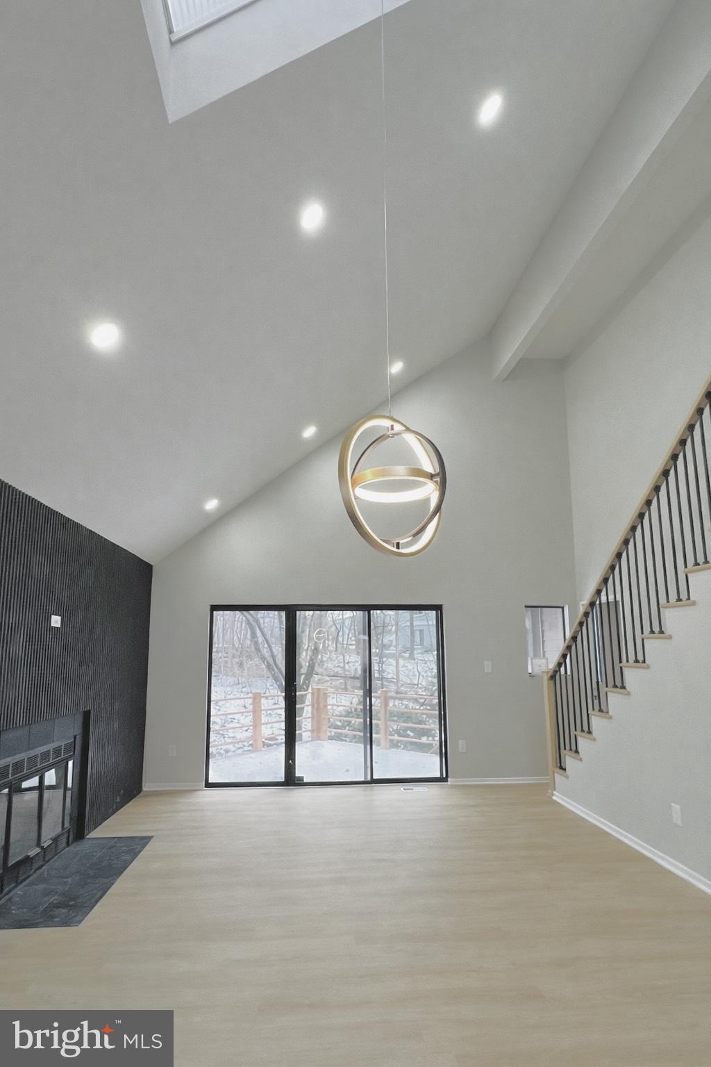 1671 CEDAR HOLLOW WAY