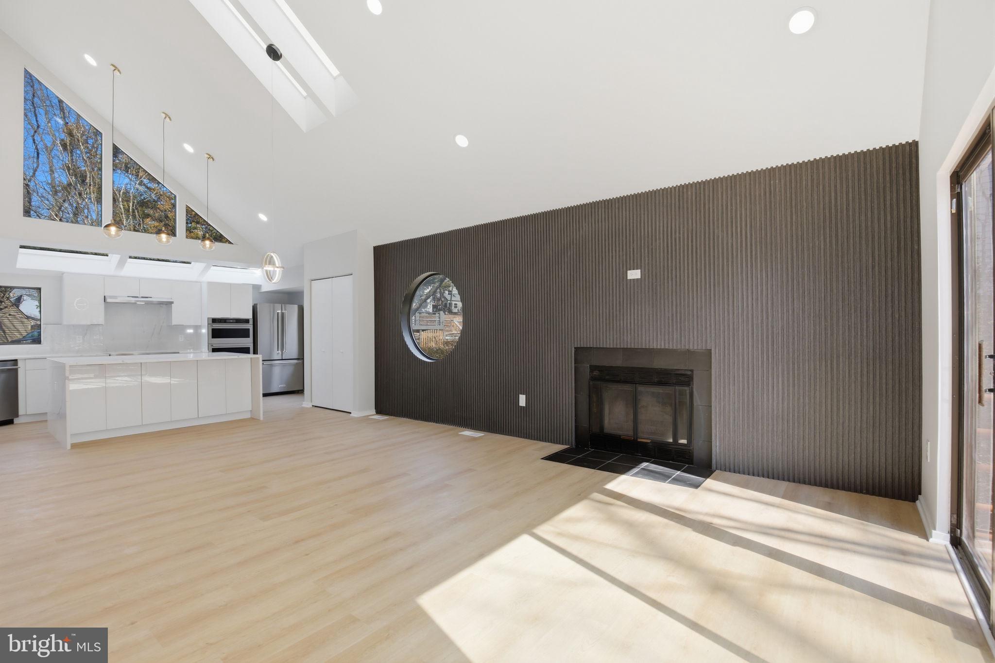 RESTON - Residential