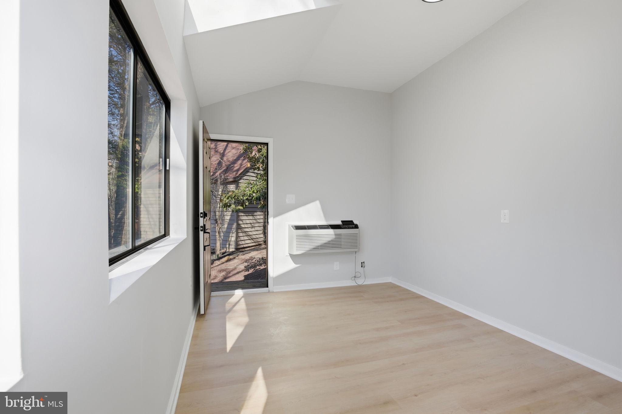 RESTON - Residential