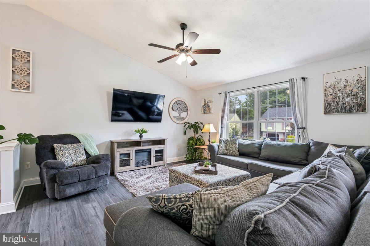 SANDY OAKS - Residential