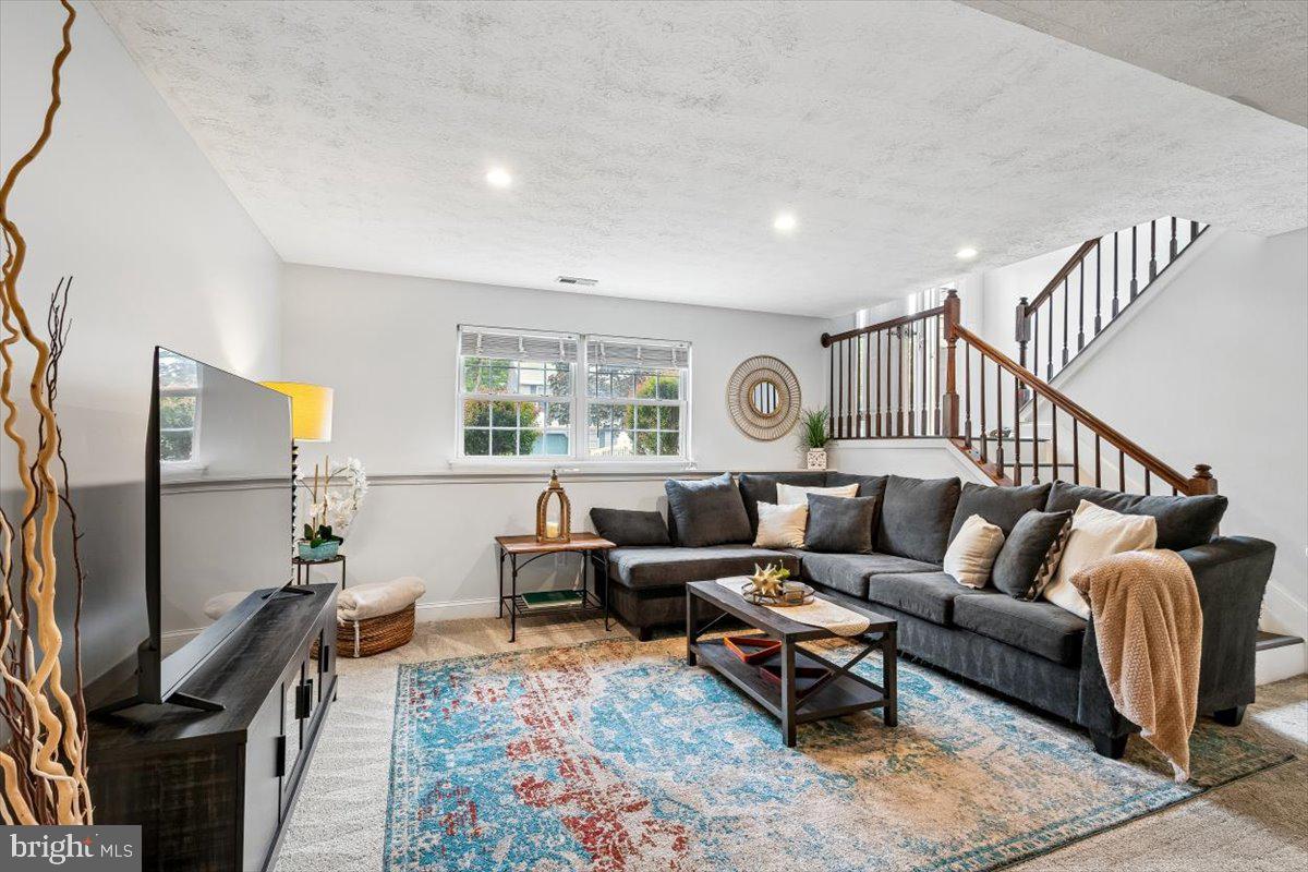SANDY OAKS - Residential