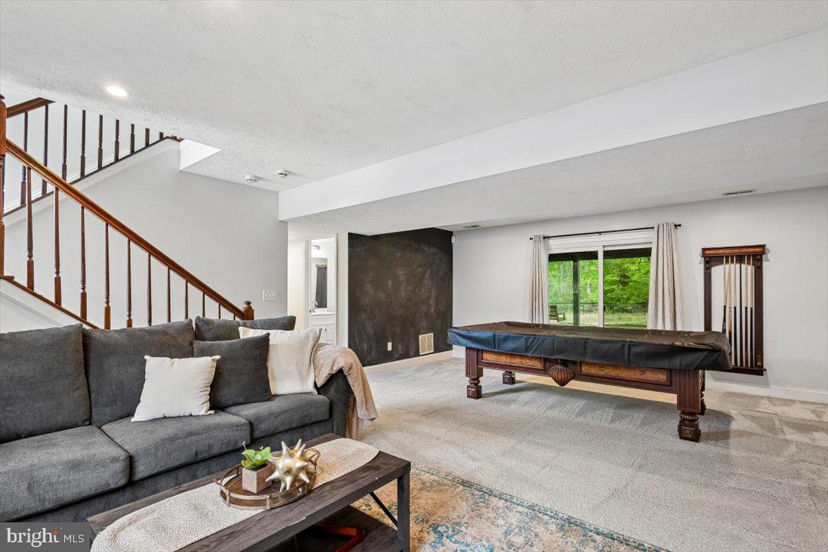 SANDY OAKS - Residential