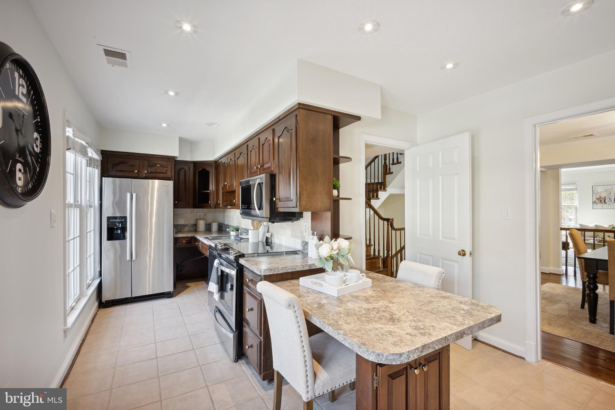 FOREST HILLS - Residential