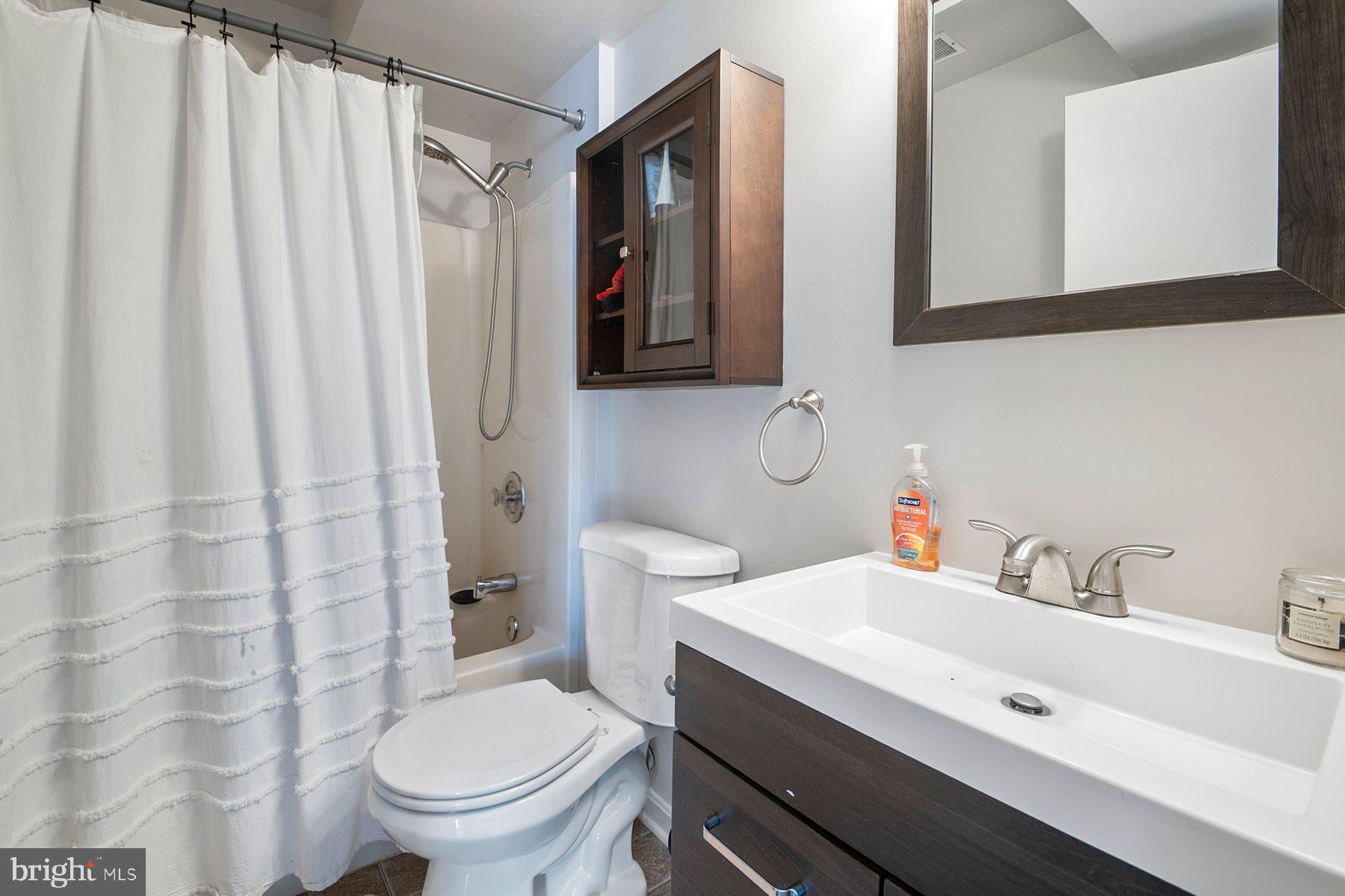 ANNAPOLIS OVERLOOK - Residential