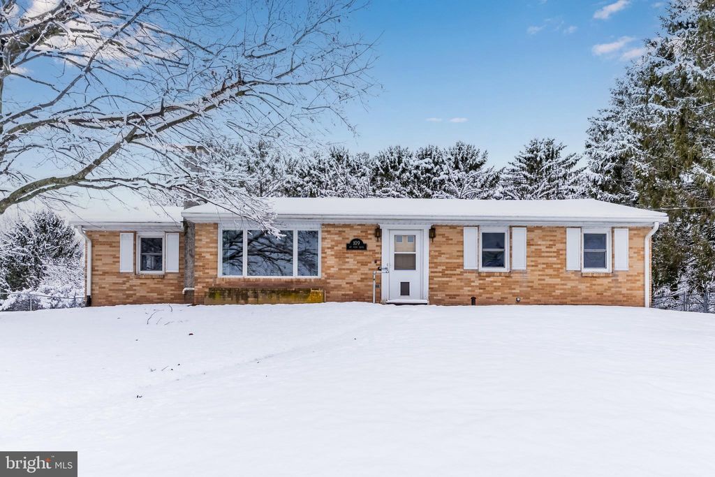 Photo of 109 Mountainview Drive, HALIFAX, PA 17032 (MLS # PADA2056880)