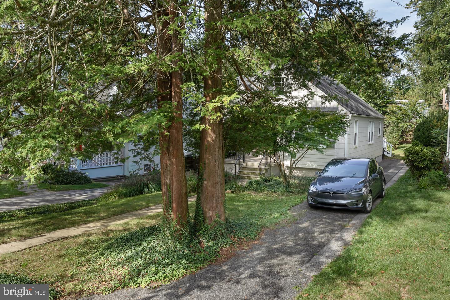 571 WOODBINE AVENUE