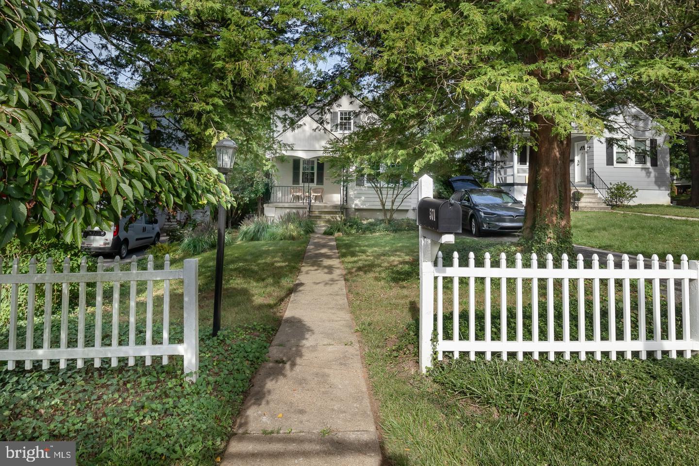 571 WOODBINE AVENUE