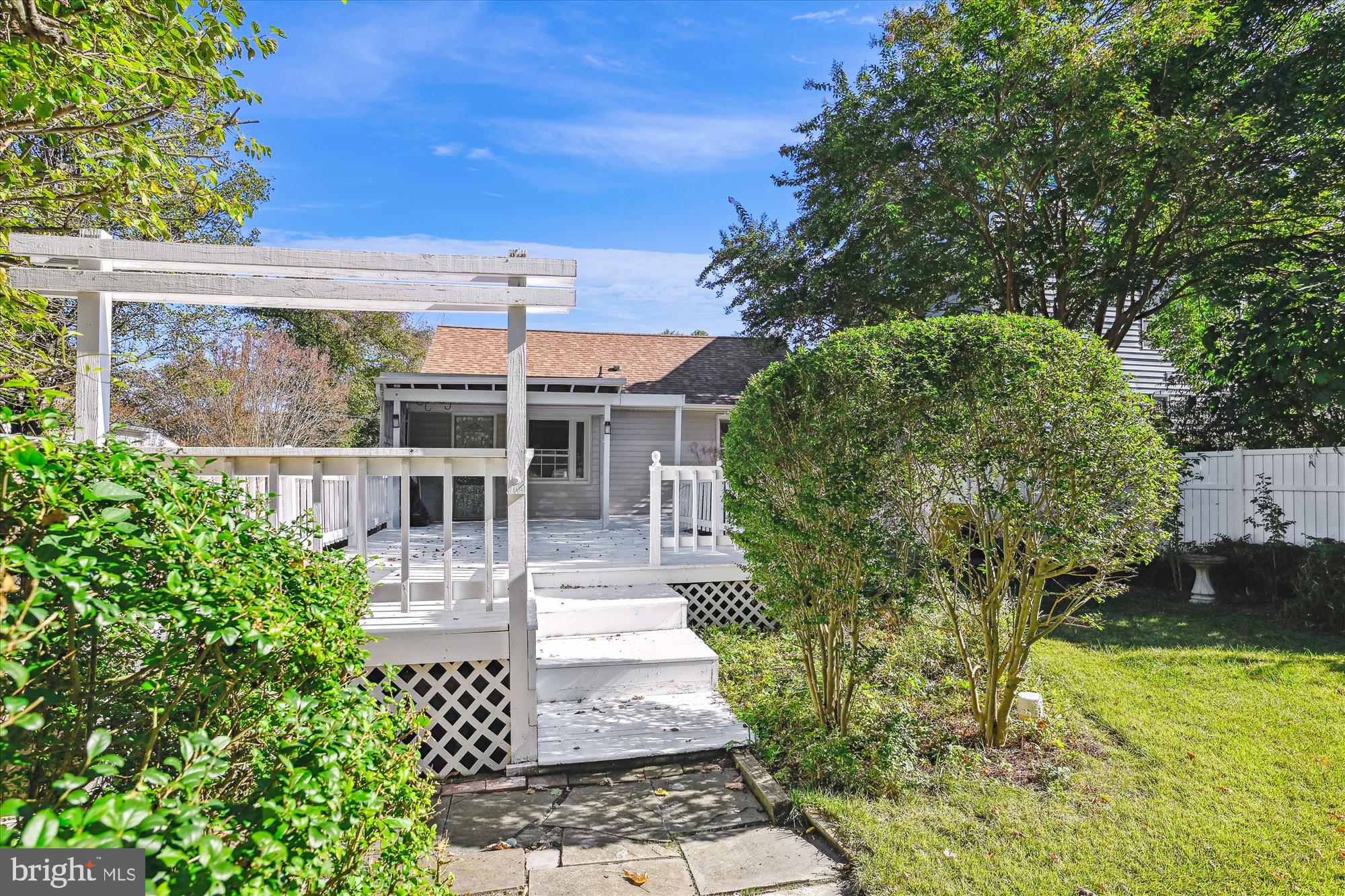 WOODLAND BEACH - Residential