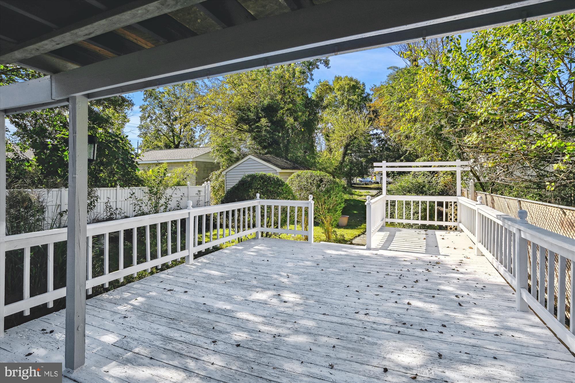 WOODLAND BEACH - Residential