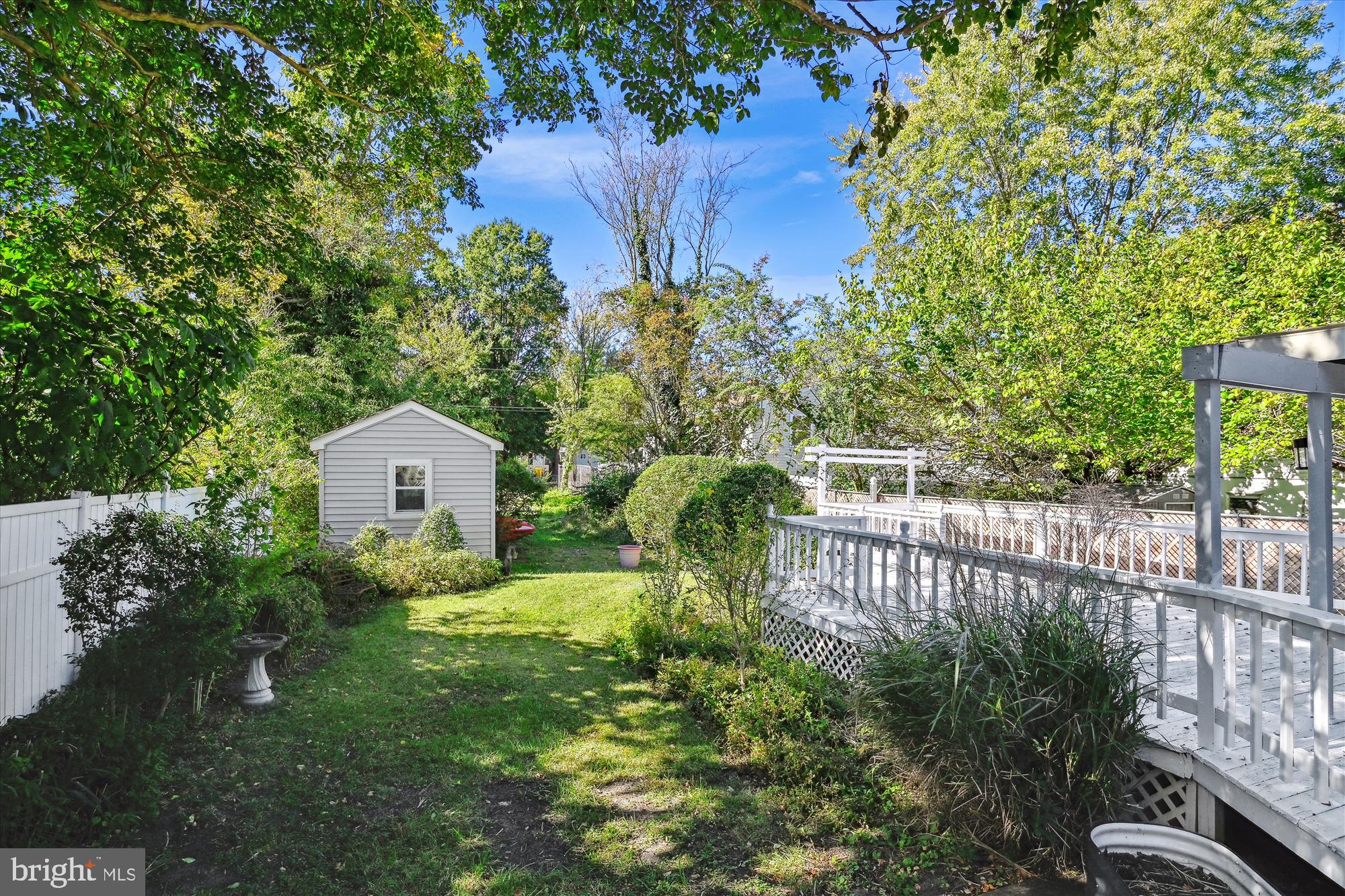 WOODLAND BEACH - Residential