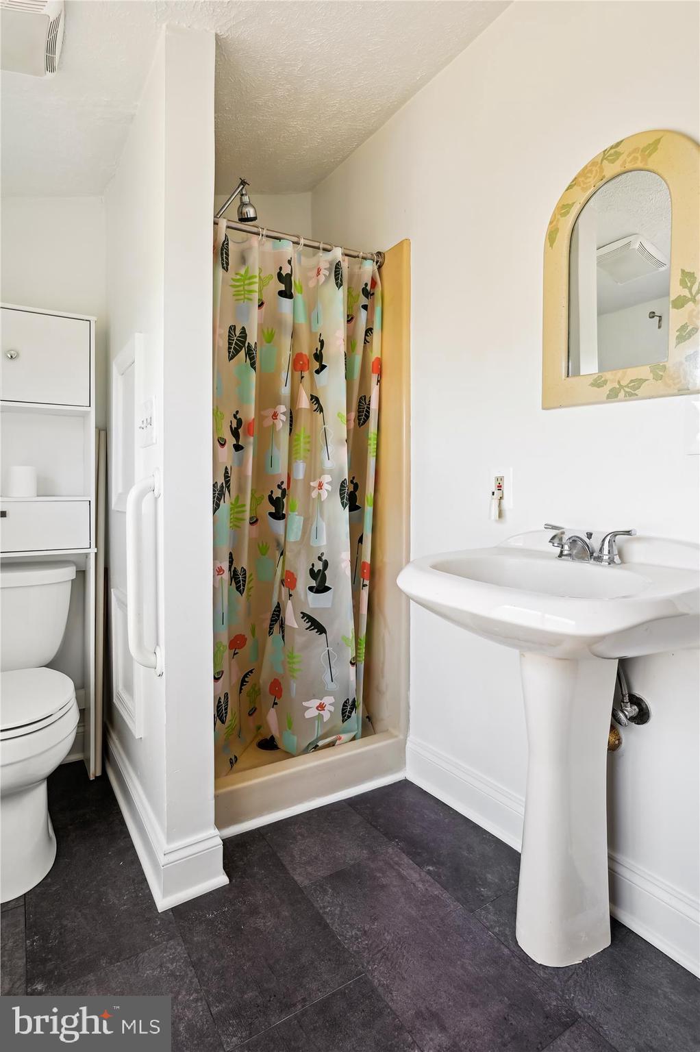 WOODLAND BEACH - Residential