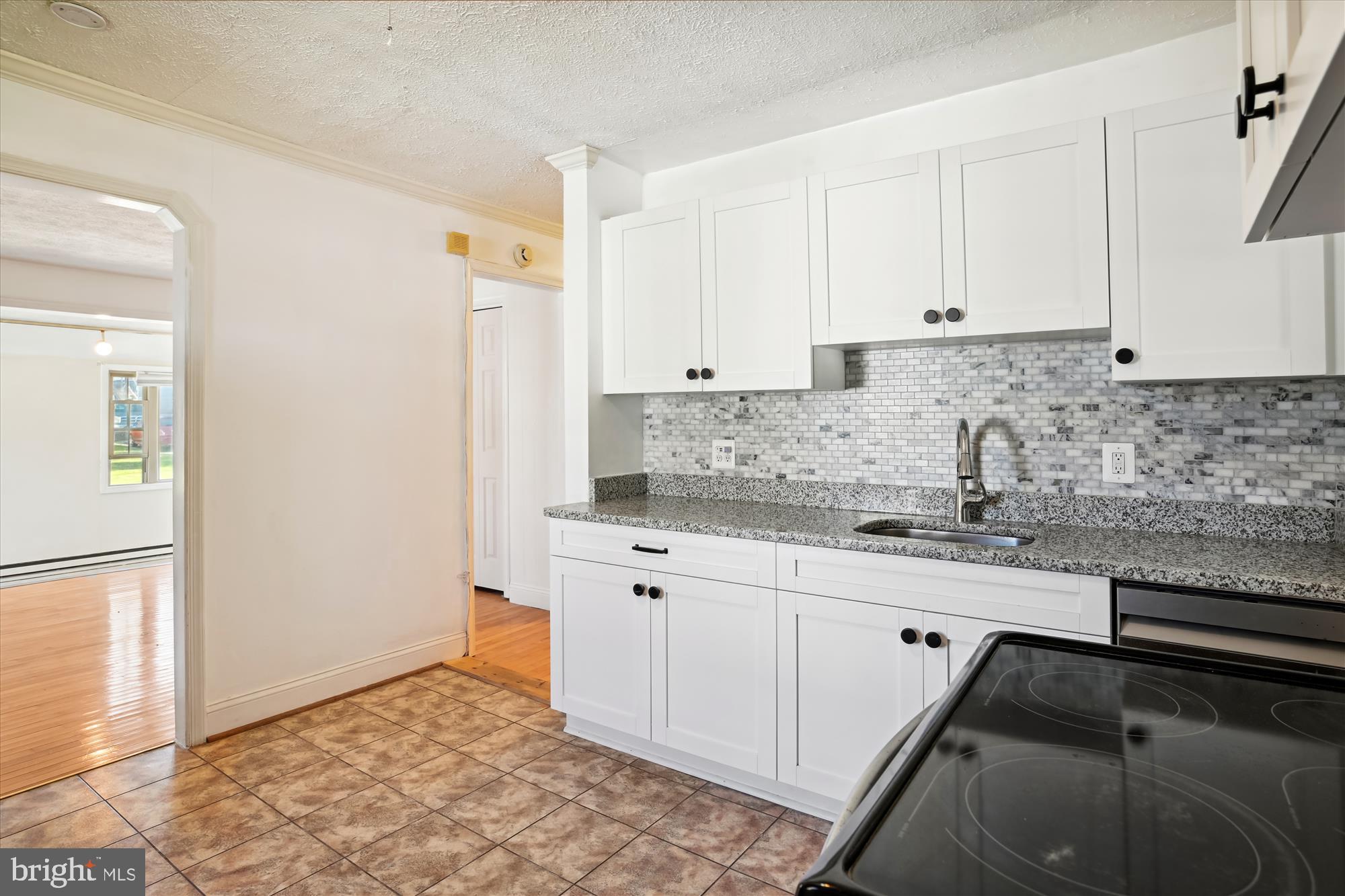 WOODLAND BEACH - Residential