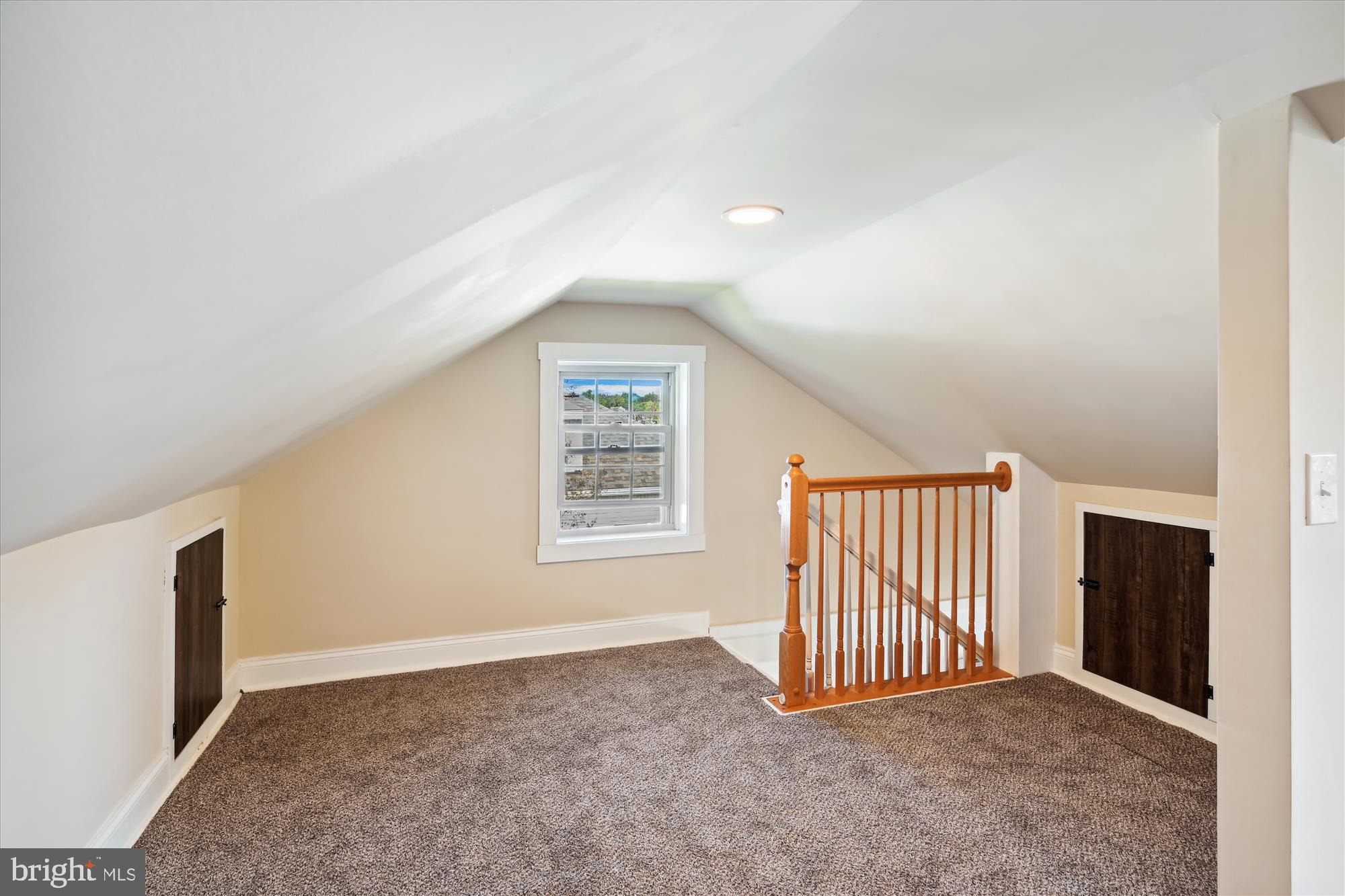 WOODLAND BEACH - Residential