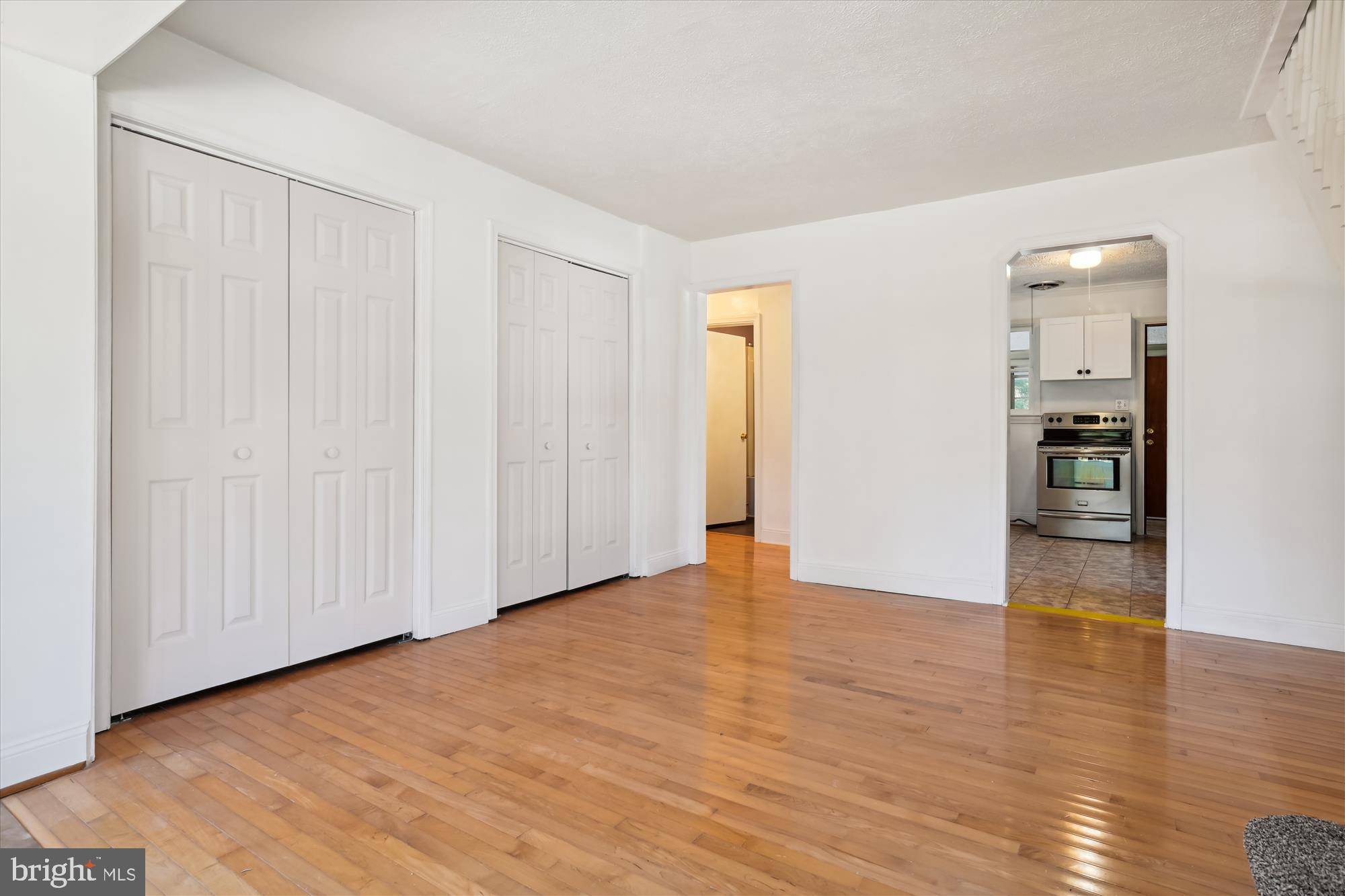 WOODLAND BEACH - Residential