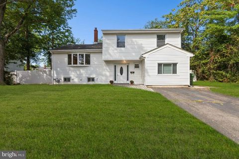 Homes For Sale - 5 Waverly Drive<br/> Middlesex County, EDISON, NJ 08817